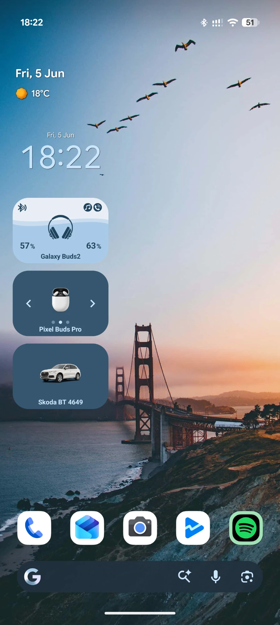 Home screen showing a battery-fill widget for Galaxy Buds2, an image widget for Pixel Buds Pro and a car-audio widget for Skoda BT 4649.